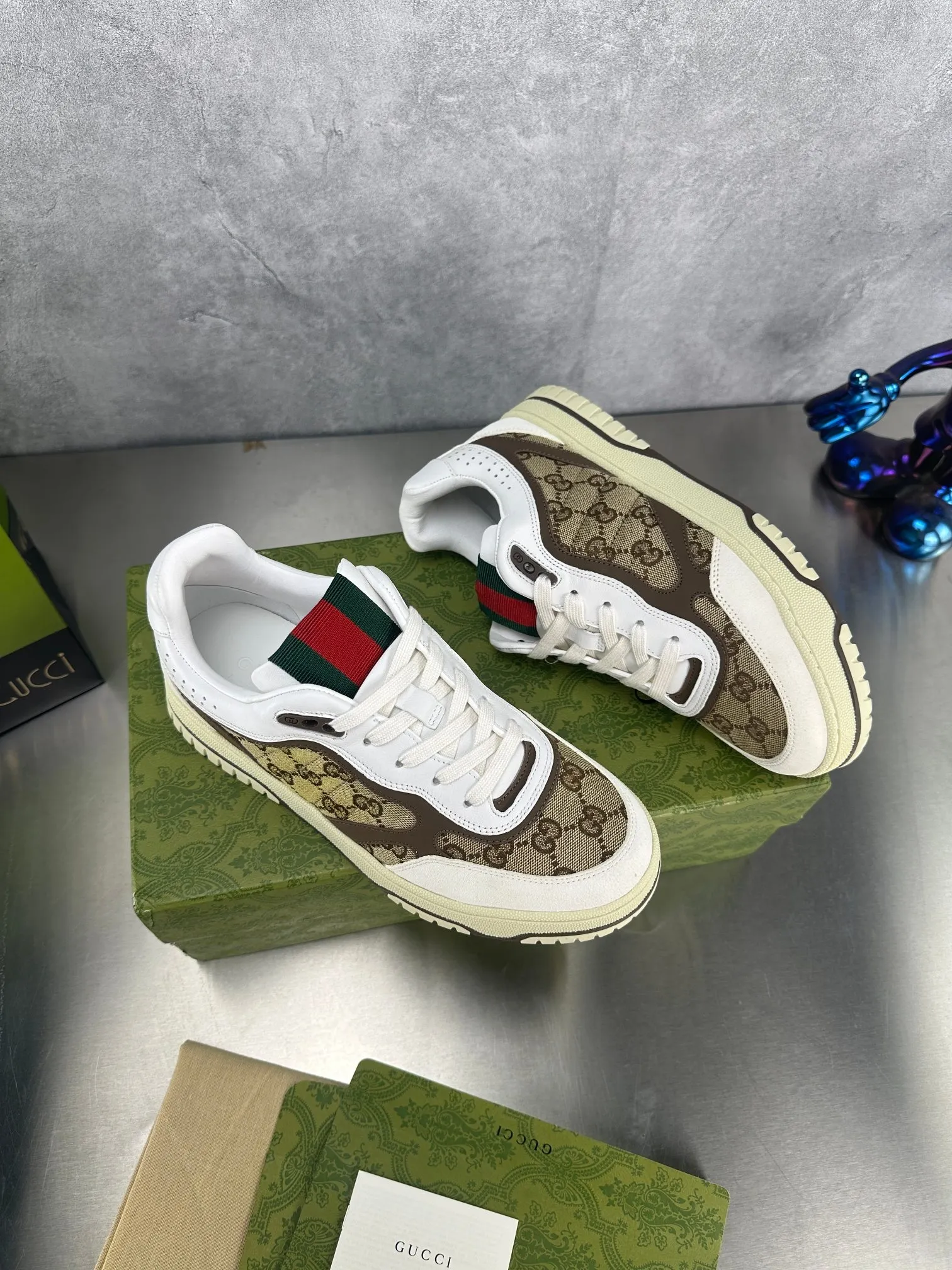 👟👟Ex-factory price 600👟👟 Gucci's latest hot-selling series of high and low-cut distressed couple's sneakers are shipped. The original version is purchased, developed and manufactured. This high-low top sneaker adopts a basketball-style silhouette design, cleverly integrated with hollow panels and distressed effects, showing its unique ingenuity. The ingenuity incorporates brand logo details such as interlocking Double G styling accessories and Gucci lettering, a low-key tribute to the brand's design heritage. Exquisite packaging at the delivery counter 🛍📦 ▪️ Fabric: Original customized imported first-layer cowhide ▪️ Inner lining: Imported first-layer cowhide ▪️ Sole: Original molded TPU sole ▪️ Sole thickness: 3cm ▪️ Size: 35-46 (Male 38 46 customized)